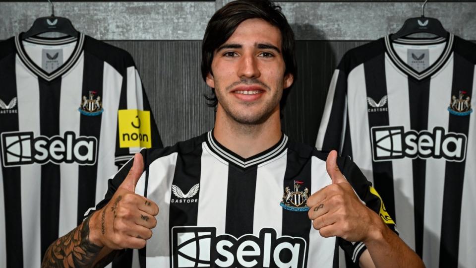 Một trong những cầu thủ được Newcastle mua về mùa giải 2023/24 Một trong những cầu thủ được Newcastle mua về mùa giải 2023/24